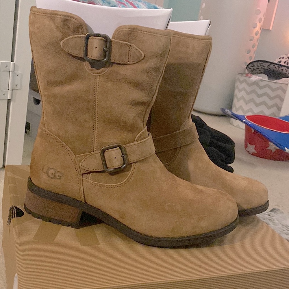 UGG *BRAND NEW* SIZE 9 WOMENS CHANEY BOOTS